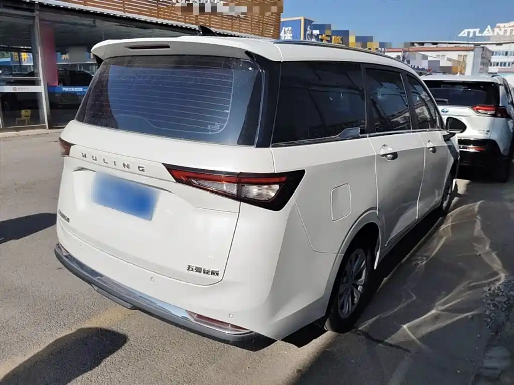 Wuling Jiachen 1.5 T Manual Light Enjoyment Active
