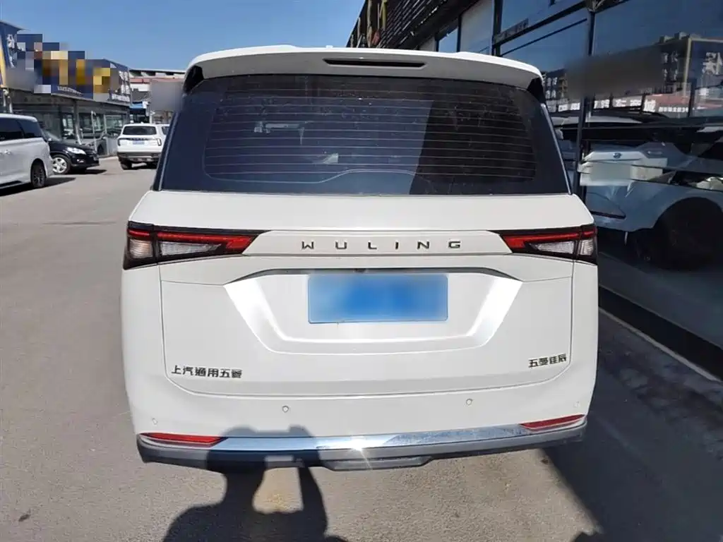 Wuling Jiachen 1.5 T Manual Light Enjoyment Active
