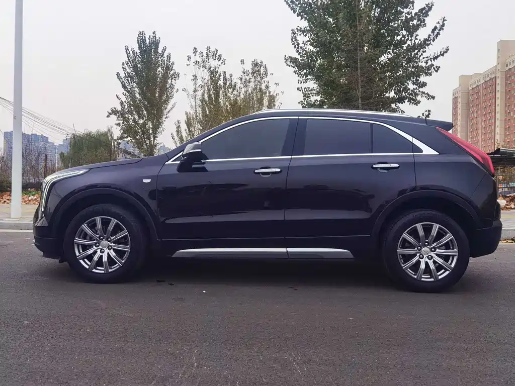 Cadillac XT4 28 T 2 WD Leading
