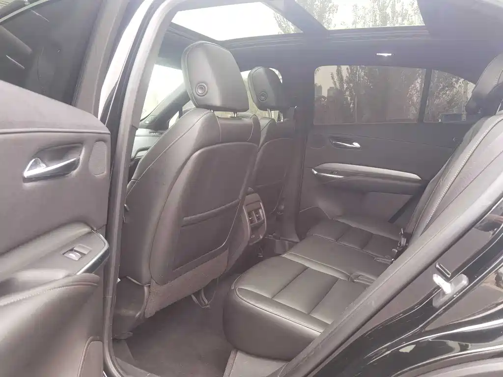 Cadillac XT4 28 T 2 WD Leading