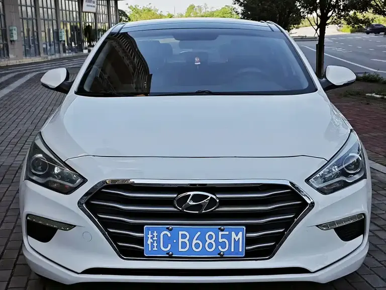 Hyundai Mistra 1.8 L Auto Intelligent GLS CN-V