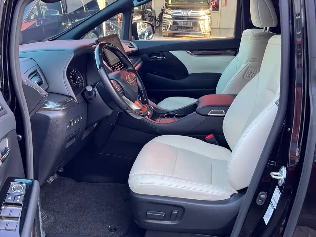 Lexus LM 300 h 7-seat Elegant
