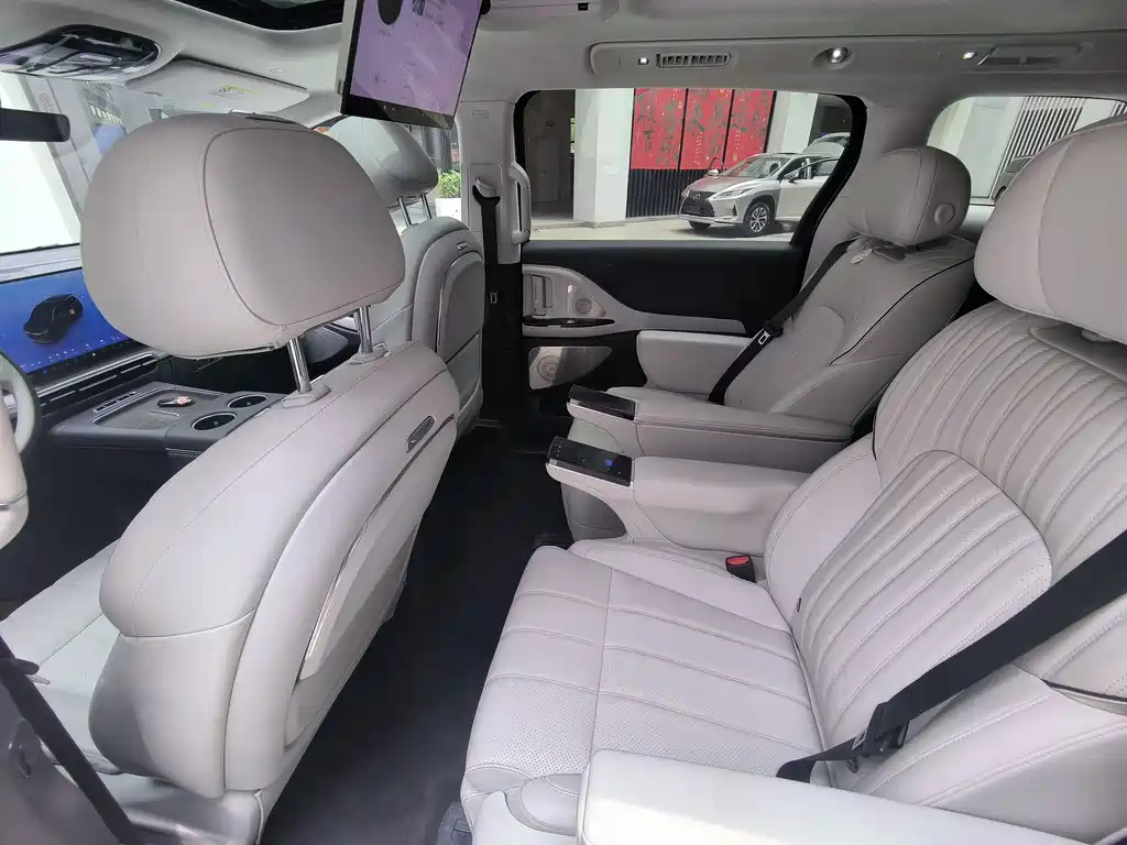 Voyah Dreamer PHEV 4 WD Flagship Kunpeng