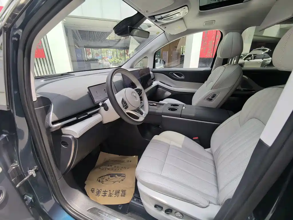 Voyah Dreamer PHEV 4 WD Flagship Kunpeng