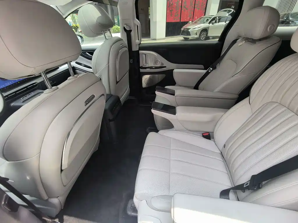Voyah Dreamer PHEV 4 WD Flagship Kunpeng