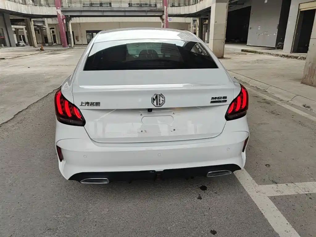 MG5 180 DVVT CVT Luxury