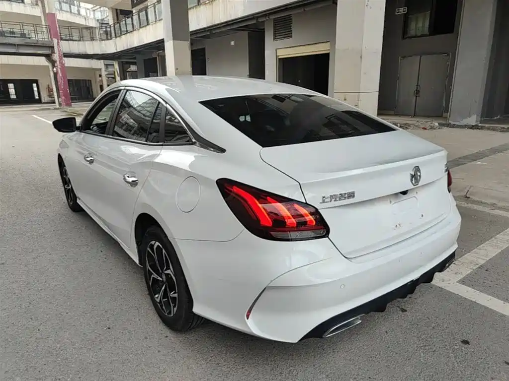MG5 180 DVVT CVT Luxury