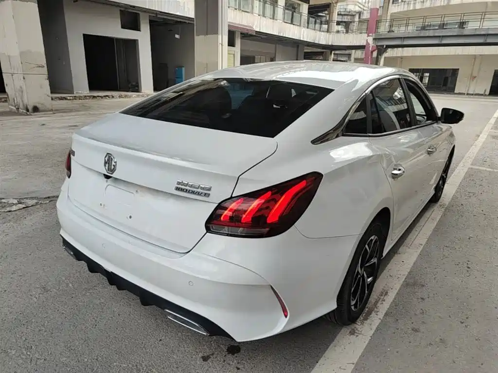 MG5 180 DVVT CVT Luxury