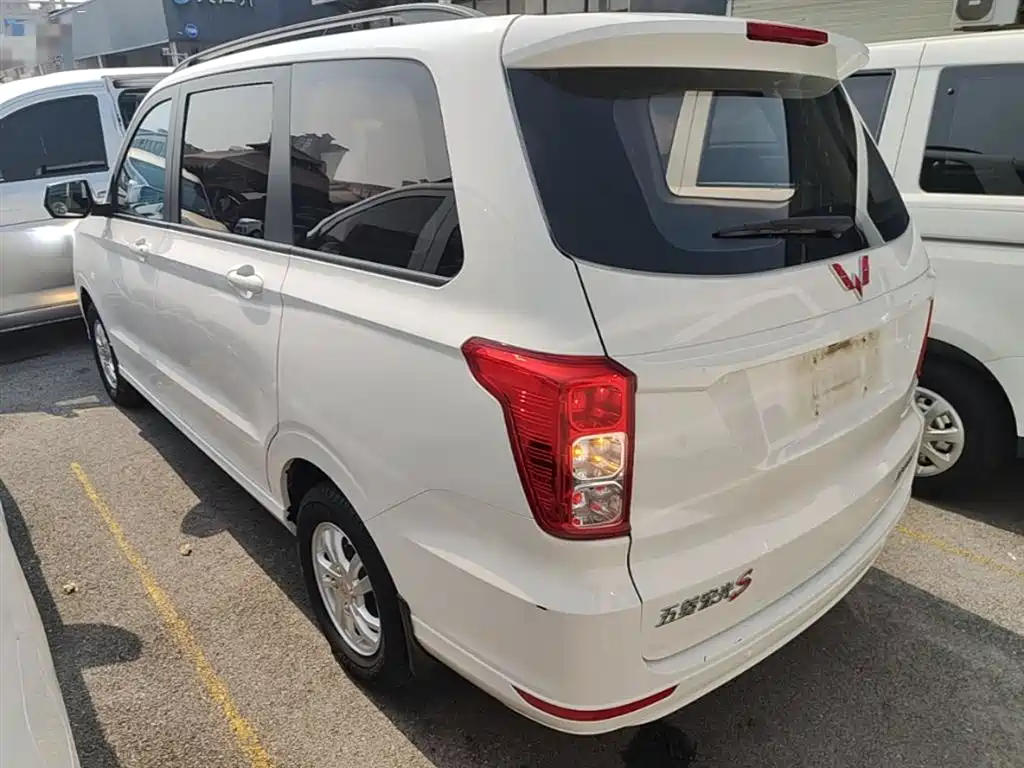 Wuling Hongguang 1.5 L S Comfort CN-VI LAR