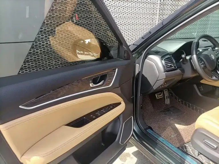 Honda UR-V 370 TURBO 4 WD Honor Shine