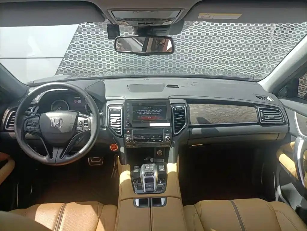 Honda UR-V 370 TURBO 4 WD Honor Shine