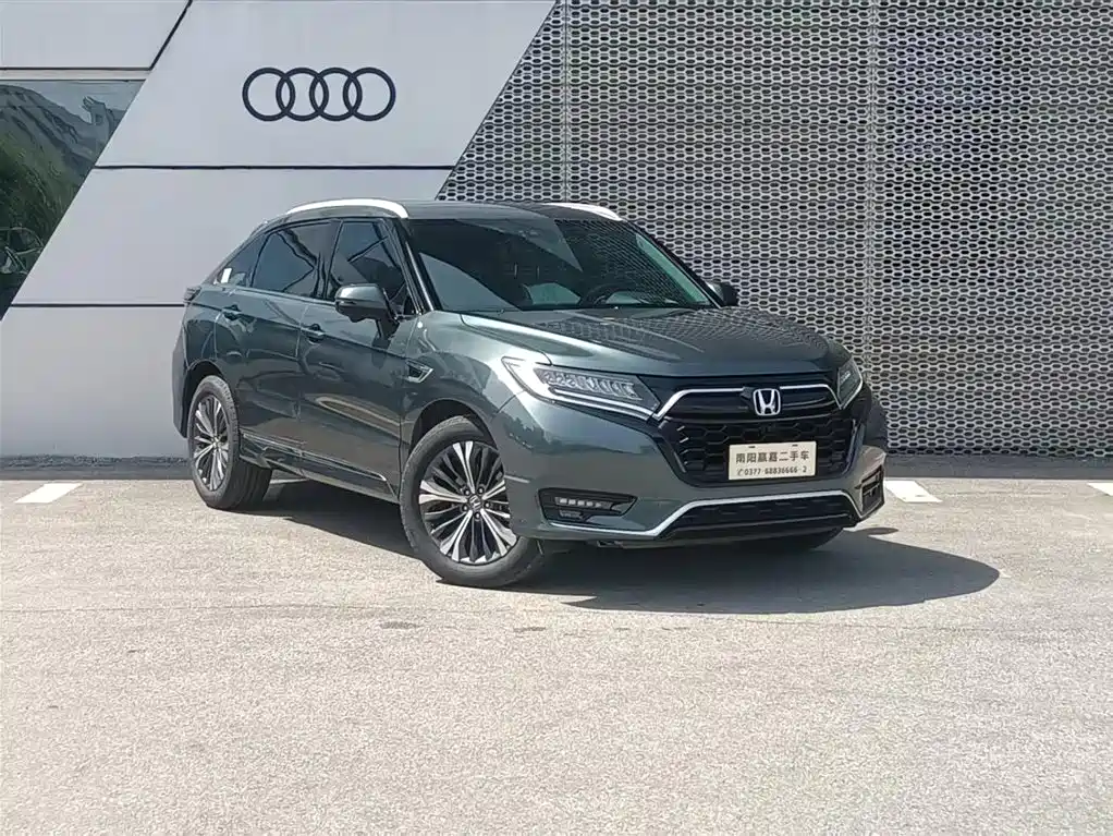 Honda UR-V 370 TURBO 4 WD Honor Shine