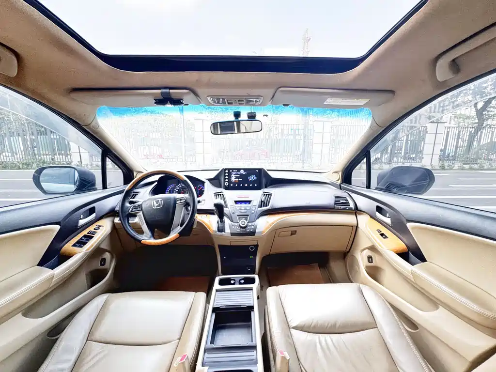 Odyssey 2.4 L Luxury
