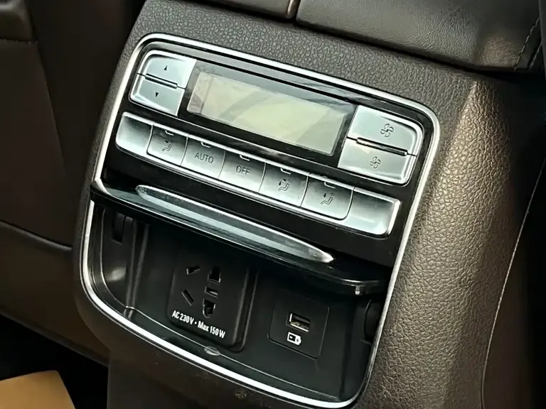 Roewe RX8 30 T Connected 2 WD Outstanding Flagship
