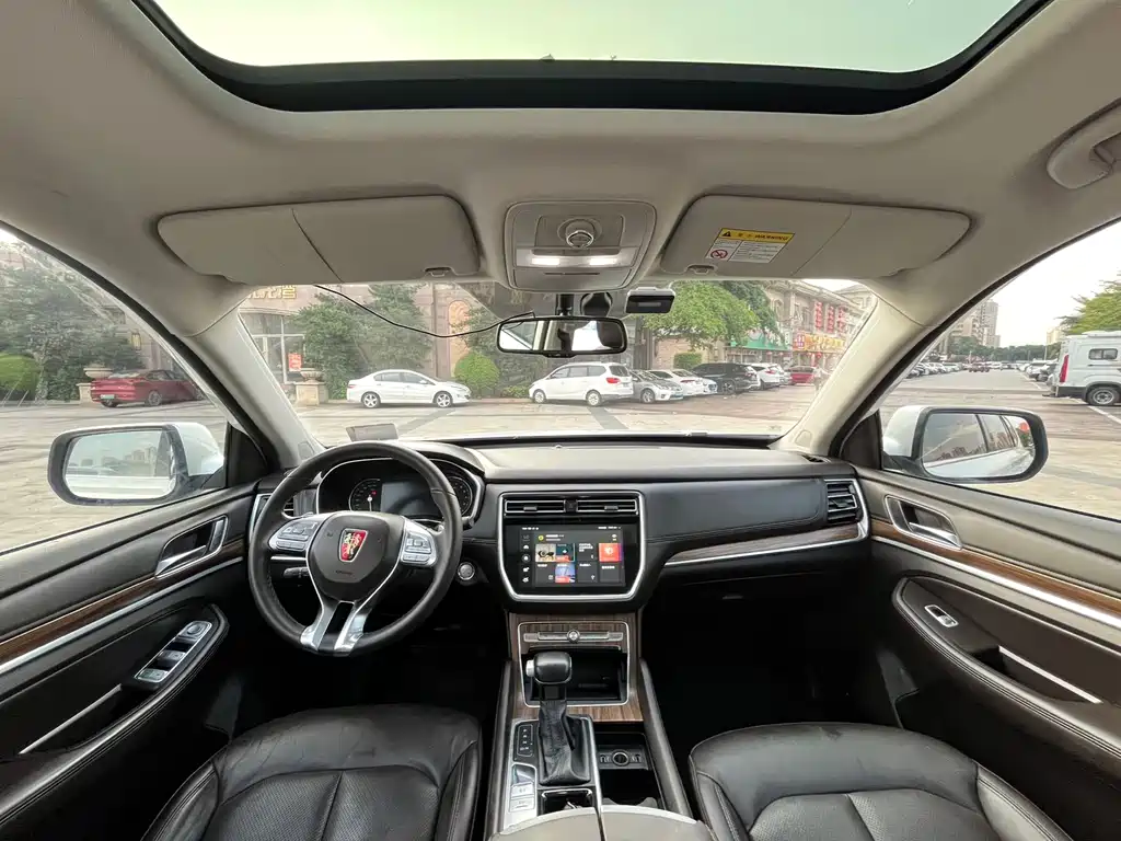 Roewe RX8 30 T Connected 2 WD Outstanding Flagship