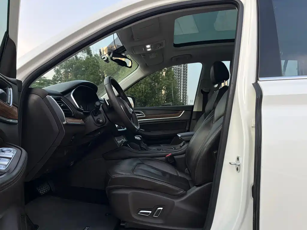Roewe RX8 30 T Connected 2 WD Outstanding Flagship