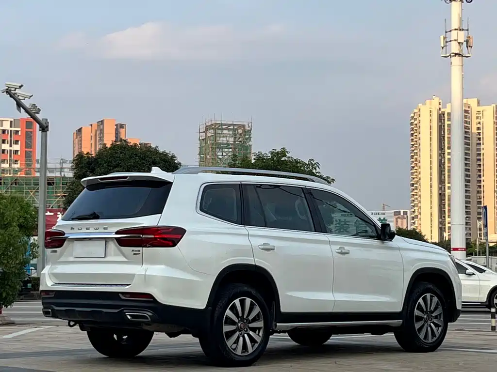 Roewe RX8 30 T Connected 2 WD Outstanding Flagship