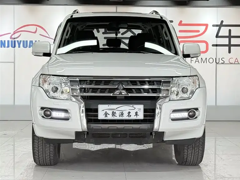 Mitsubishi Pajero (Import) 帕杰罗进口 2016款 3.0 L 自动标准版 国IV