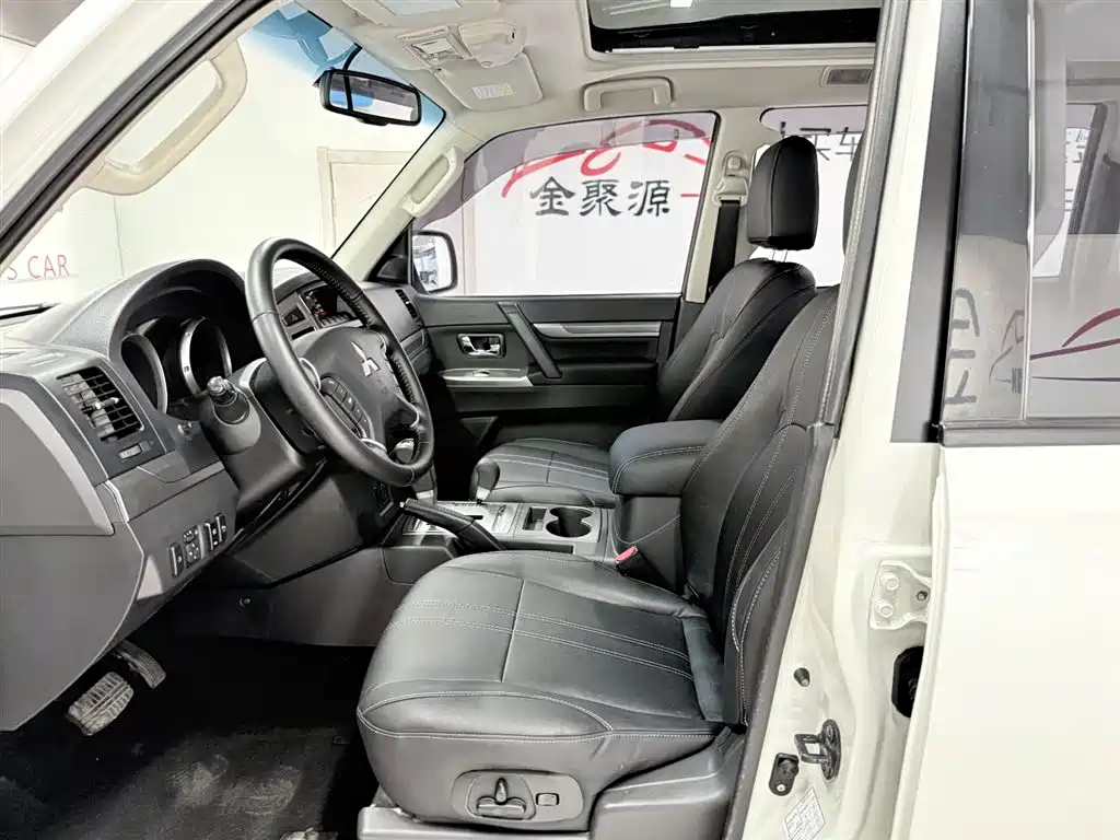 Pajero (Import) 帕杰罗进口 2016款 3.0 L 自动标准版 国IV