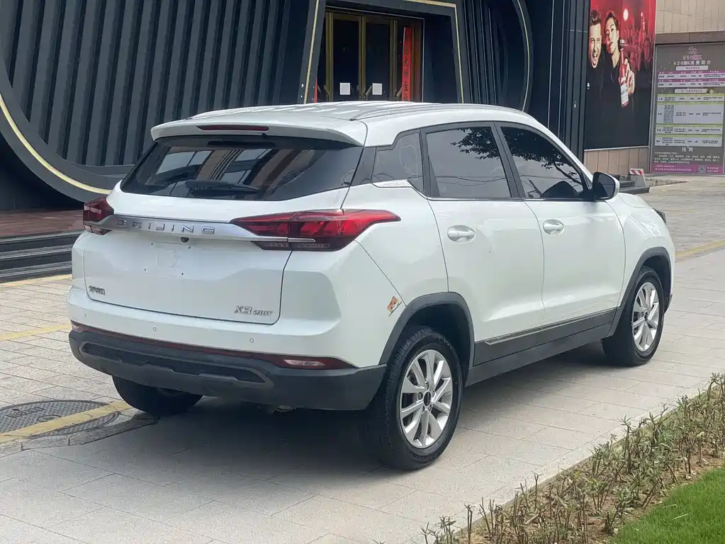 BAIC X3 1.5 T CVT Glory
