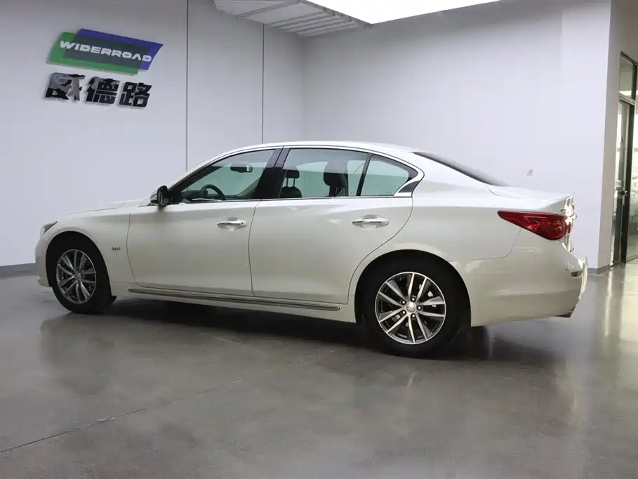 Infiniti Q50 L 2.0 T Joy