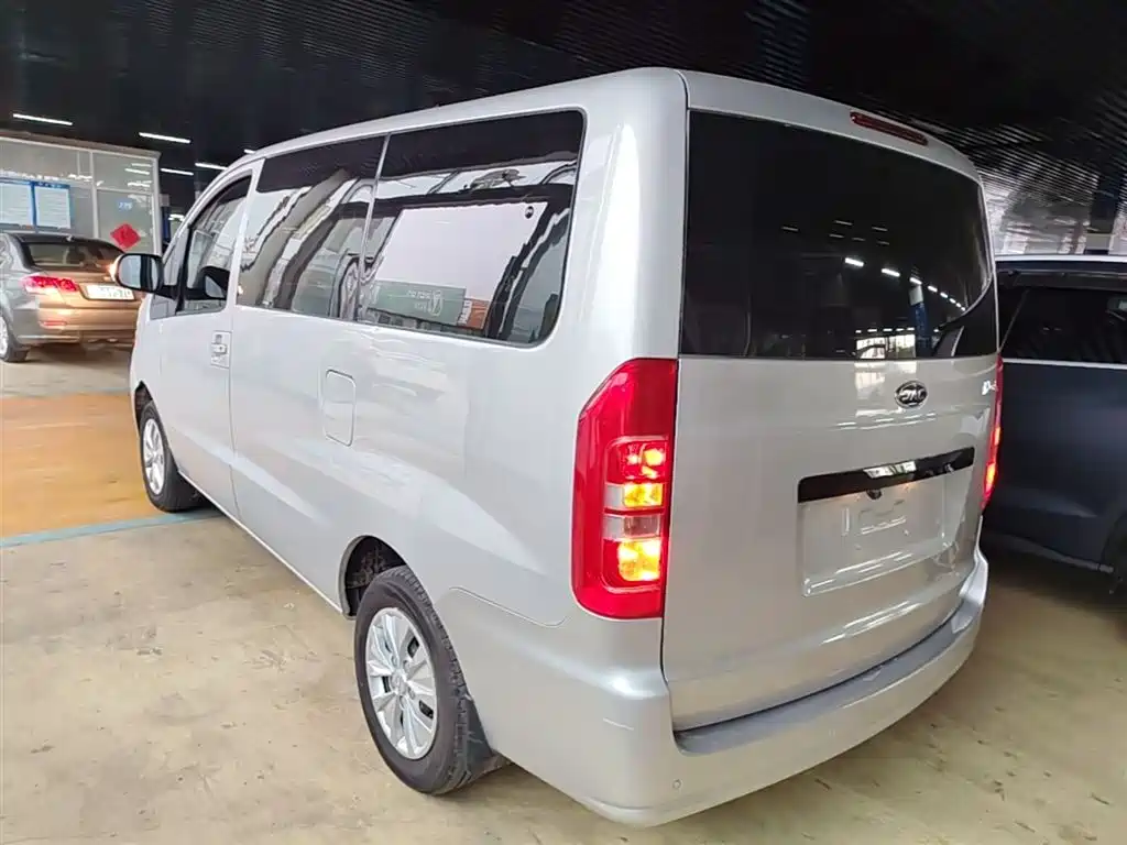 Refine M3 瑞风M3 2025款 1.8 L 手动舒适版 7/8座