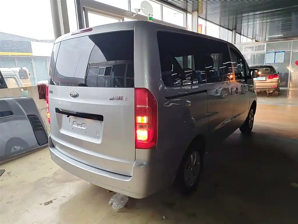 Refine M3 瑞风M3 2025款 1.8 L 手动舒适版 7/8座