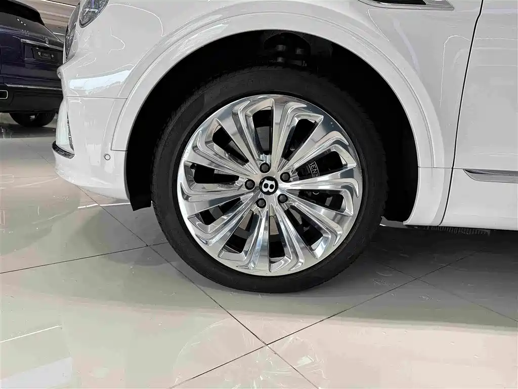 Bentayga 4.0 T V8 LWB Range Elegant Degree