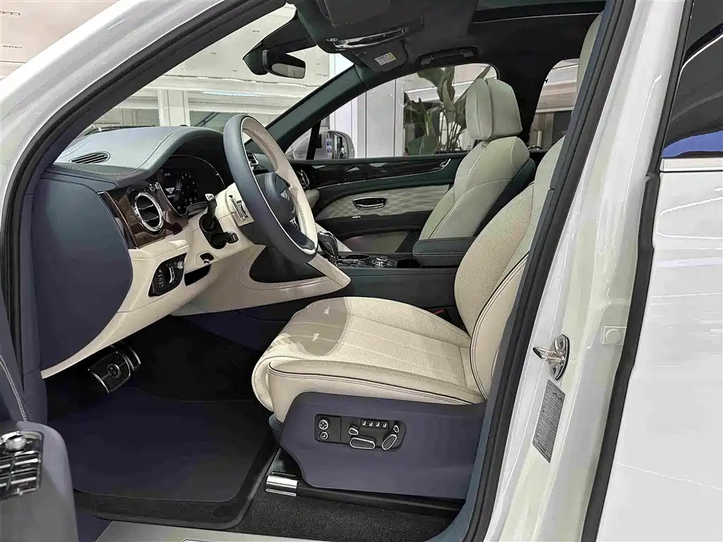 Bentayga 4.0 T V8 LWB Range Elegant Degree