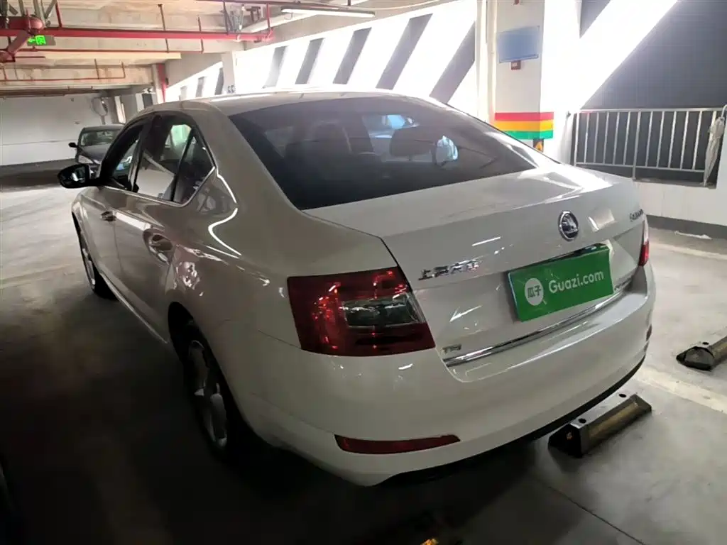 Octavia 1.4 TSI DSG Elegant
