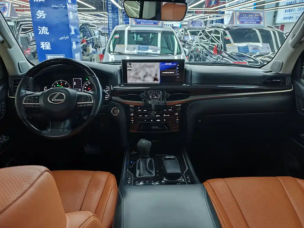 Lexus LX 570 Distinguished Luxury