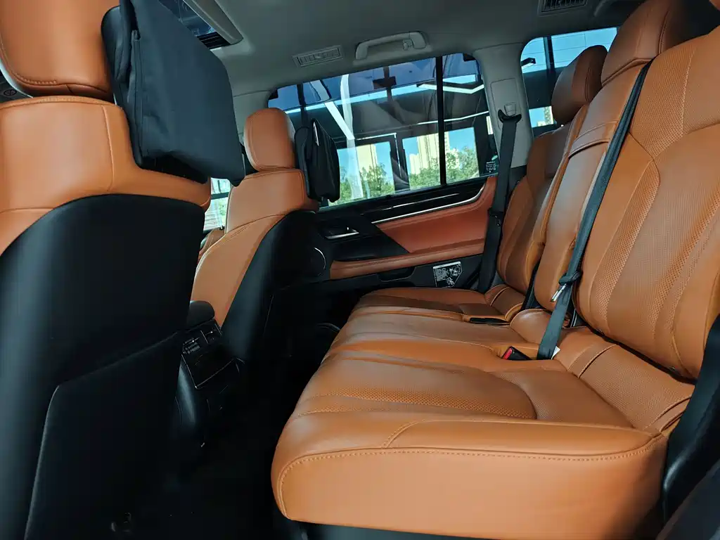 Lexus LX 570 Distinguished Luxury