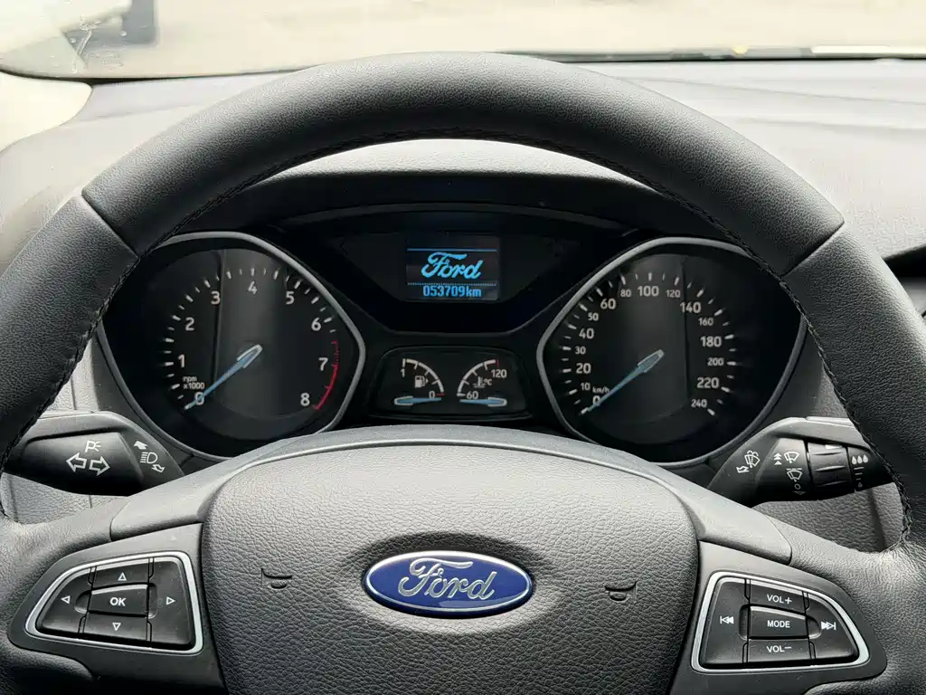 Focus Sedan 1.6 L Auto Style Smart Travel