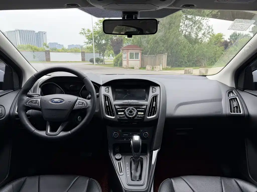 Focus Sedan 1.6 L Auto Style Smart Travel