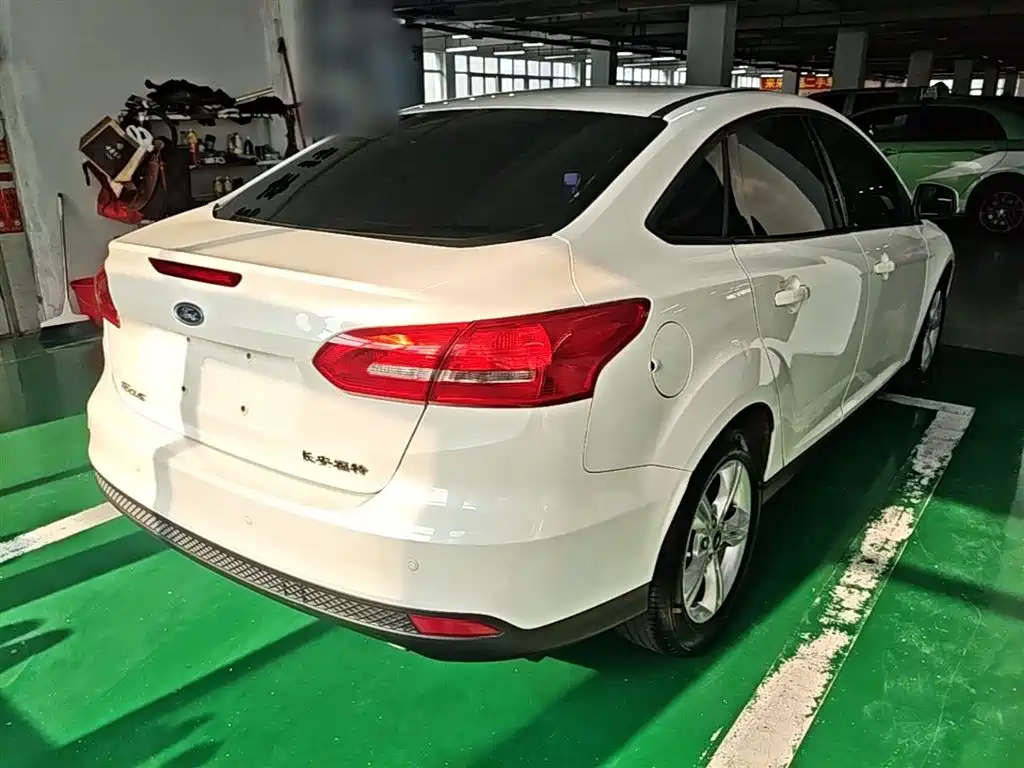 Focus Sedan 1.6 L Auto Comfort