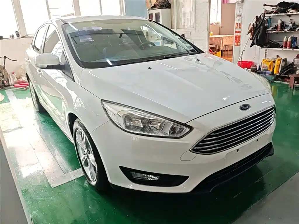 Focus Sedan 1.6 L Auto Comfort