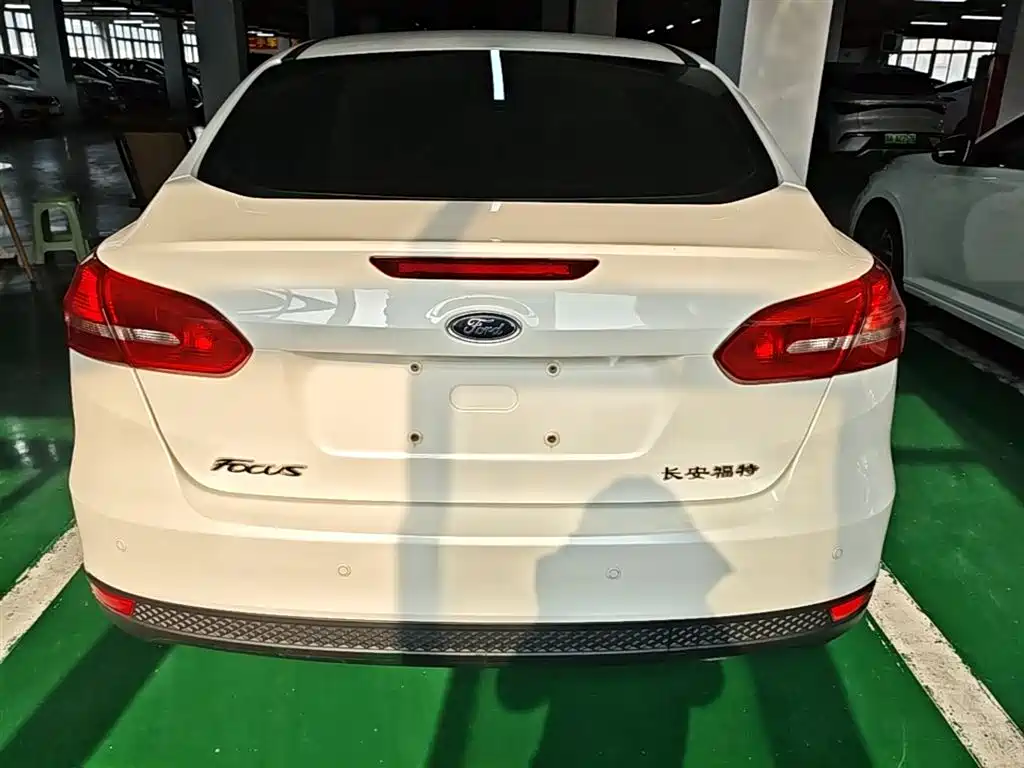 Focus Sedan 1.6 L Auto Comfort