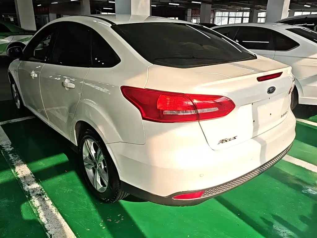 Focus Sedan 1.6 L Auto Comfort