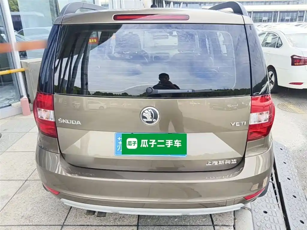 Yeti TSI280 DSG Forward