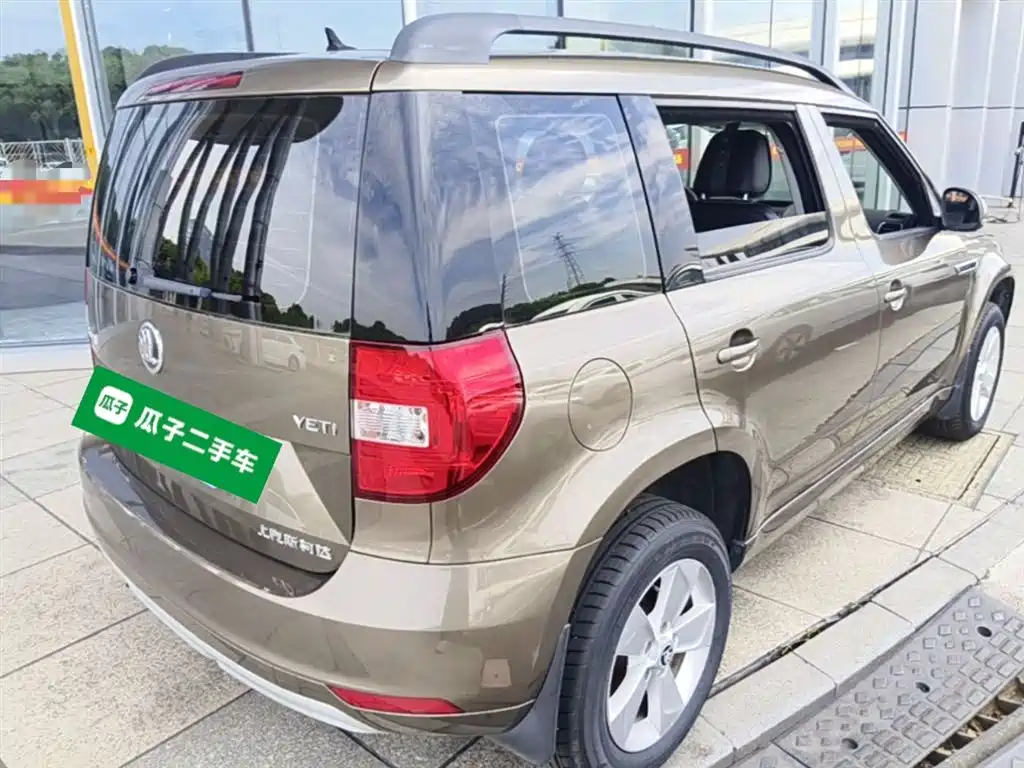 Yeti TSI280 DSG Forward