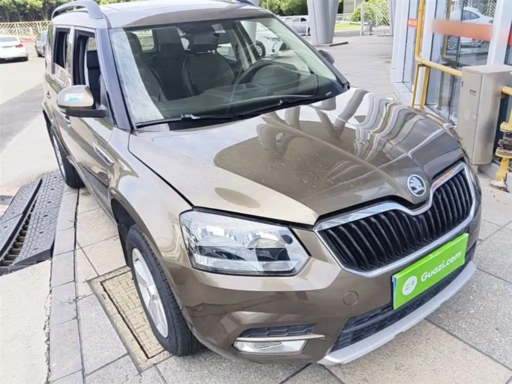 Yeti TSI280 DSG Forward