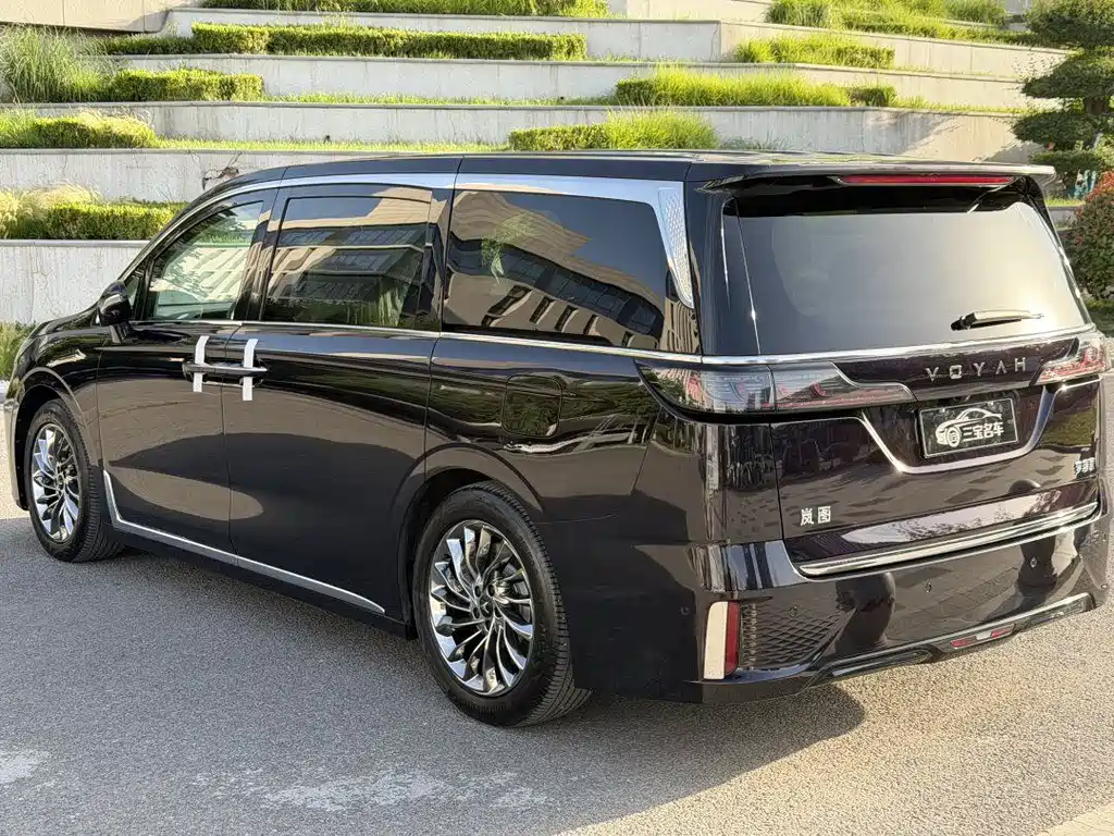 Voyah Dreamer Low Carbon Dream + Smart Enjoyment Package