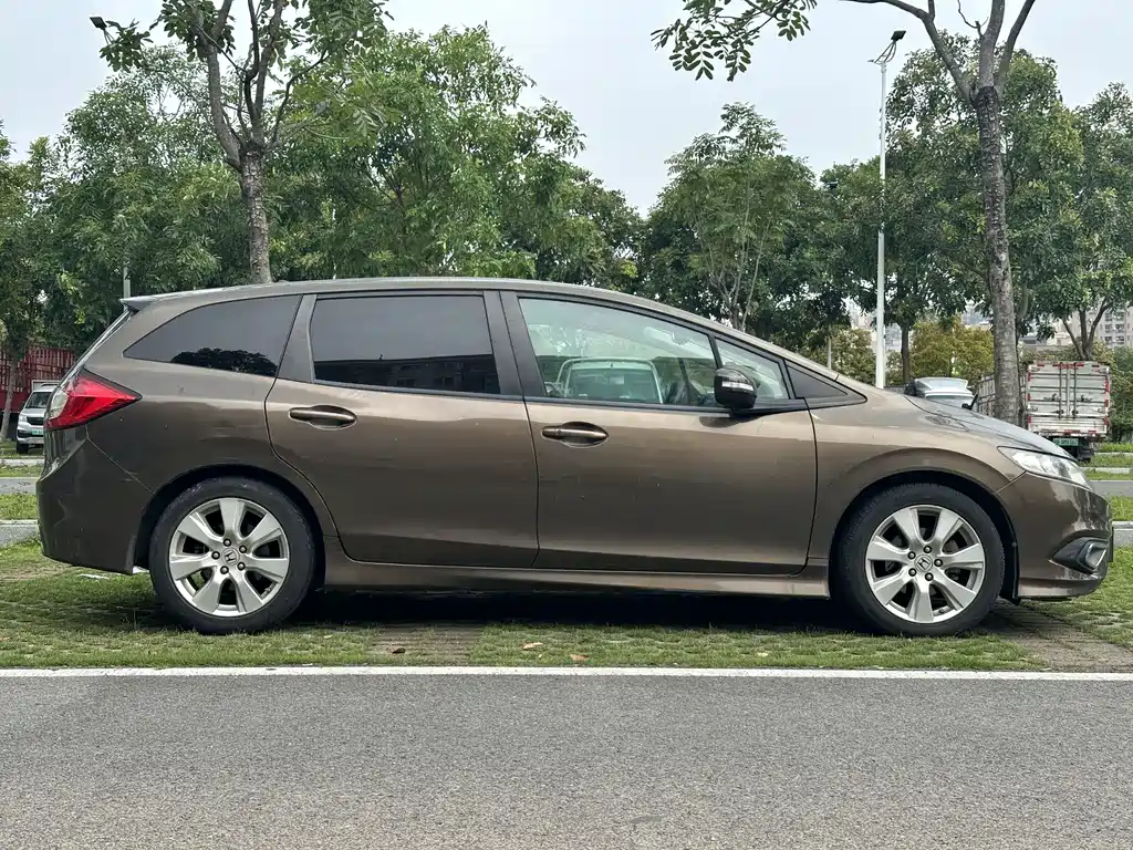 Jade 1.8 L Auto Comfort Elite 5-seat