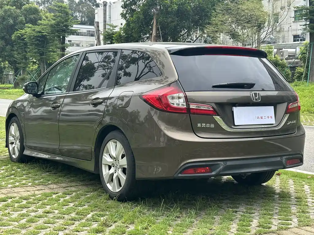 Jade 1.8 L Auto Comfort Elite 5-seat