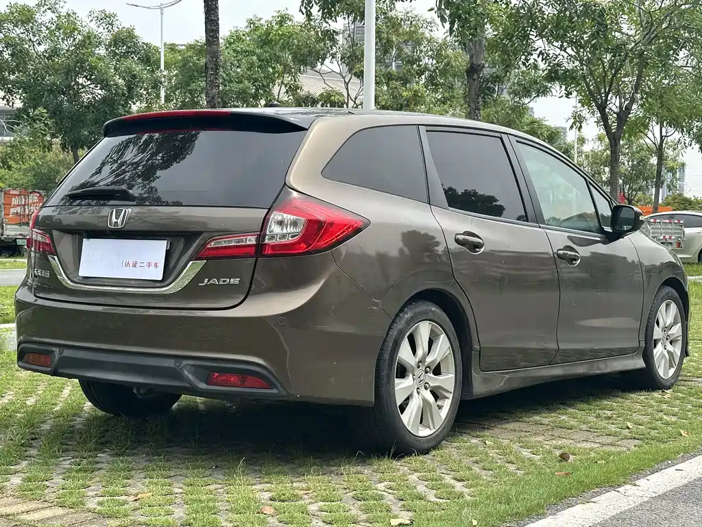Jade 1.8 L Auto Comfort Elite 5-seat