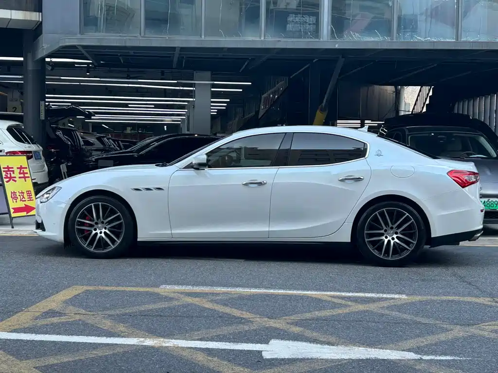 Ghibli 3.0 T Standard