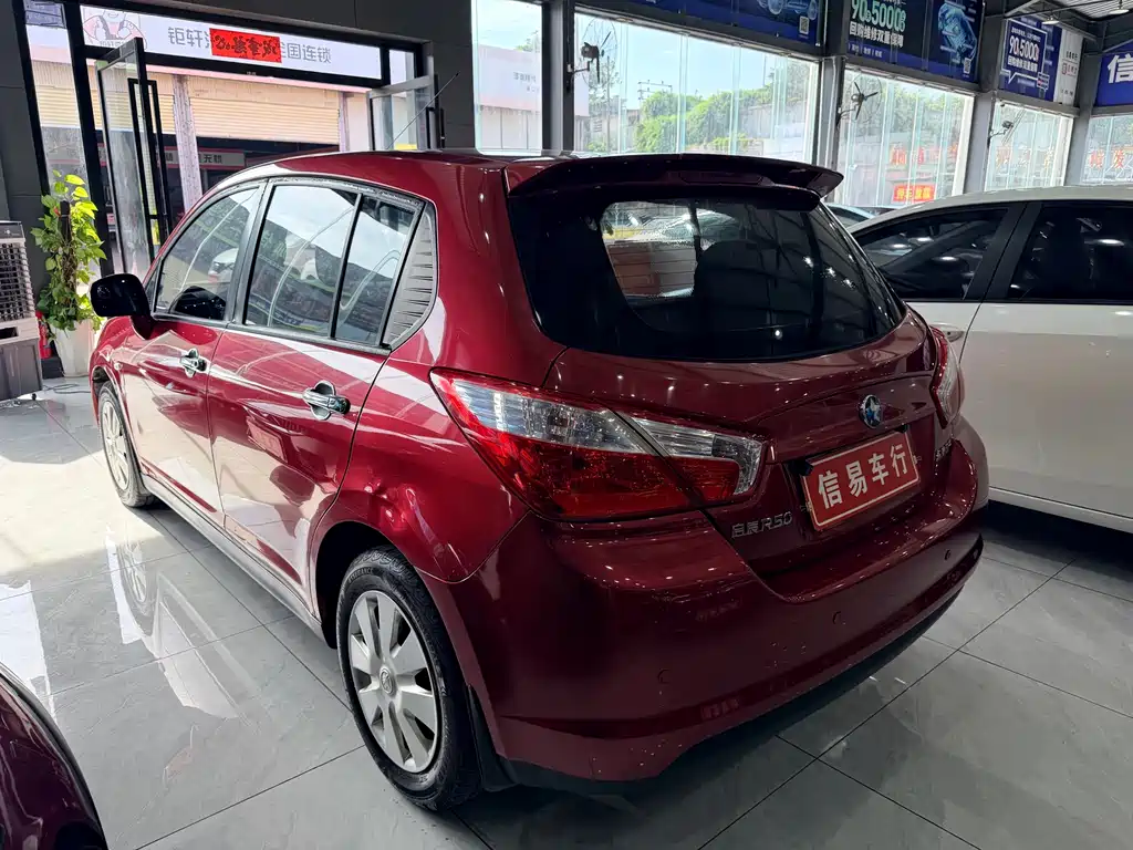 Venucia R50 1.6 L Auto Fashion