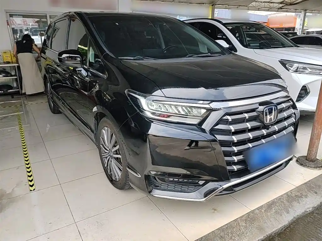 Elysion 2.0 L e:HEV Luxury Early Enjoyment