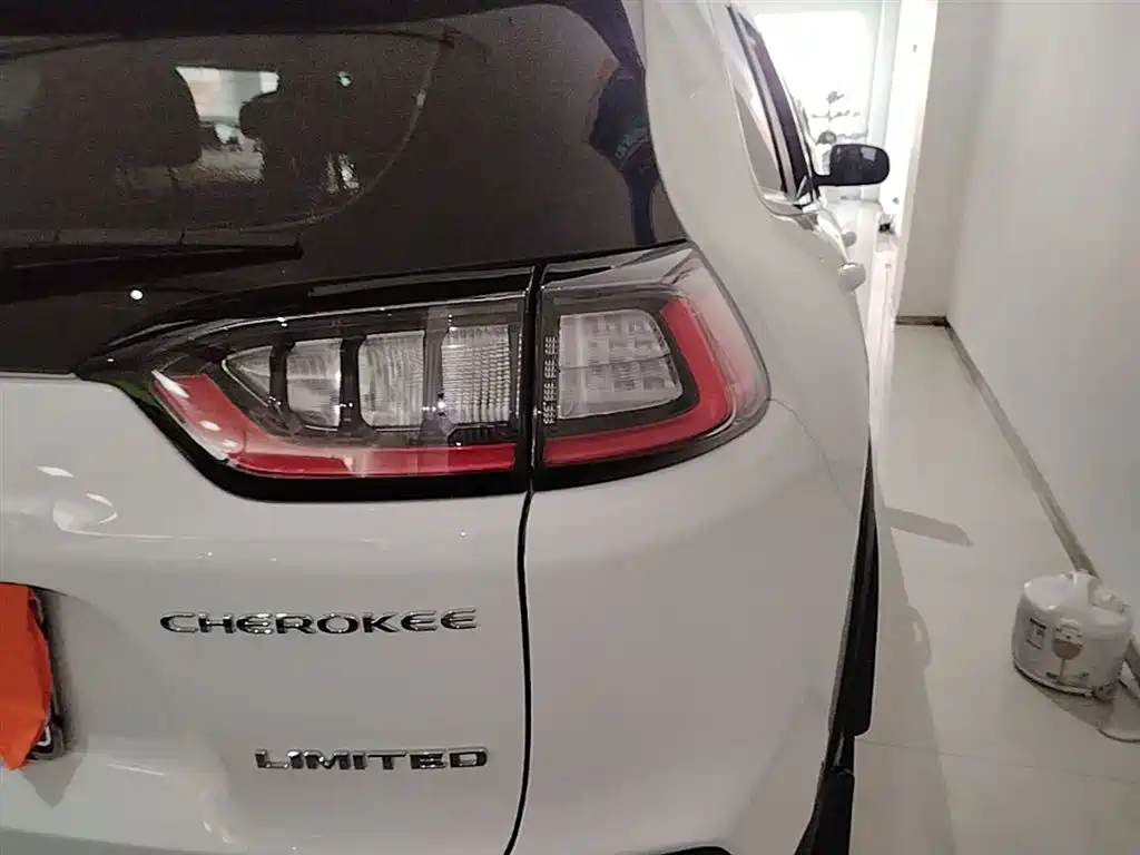 Cherokee 2.0 T 2 WD Smart Enjoyment CN-V