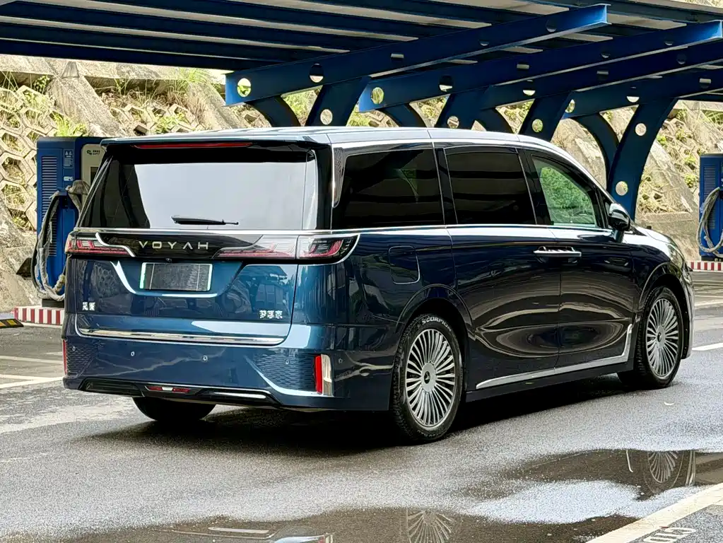 Voyah Dreamer PHEV 4 WD Flagship Kunpeng